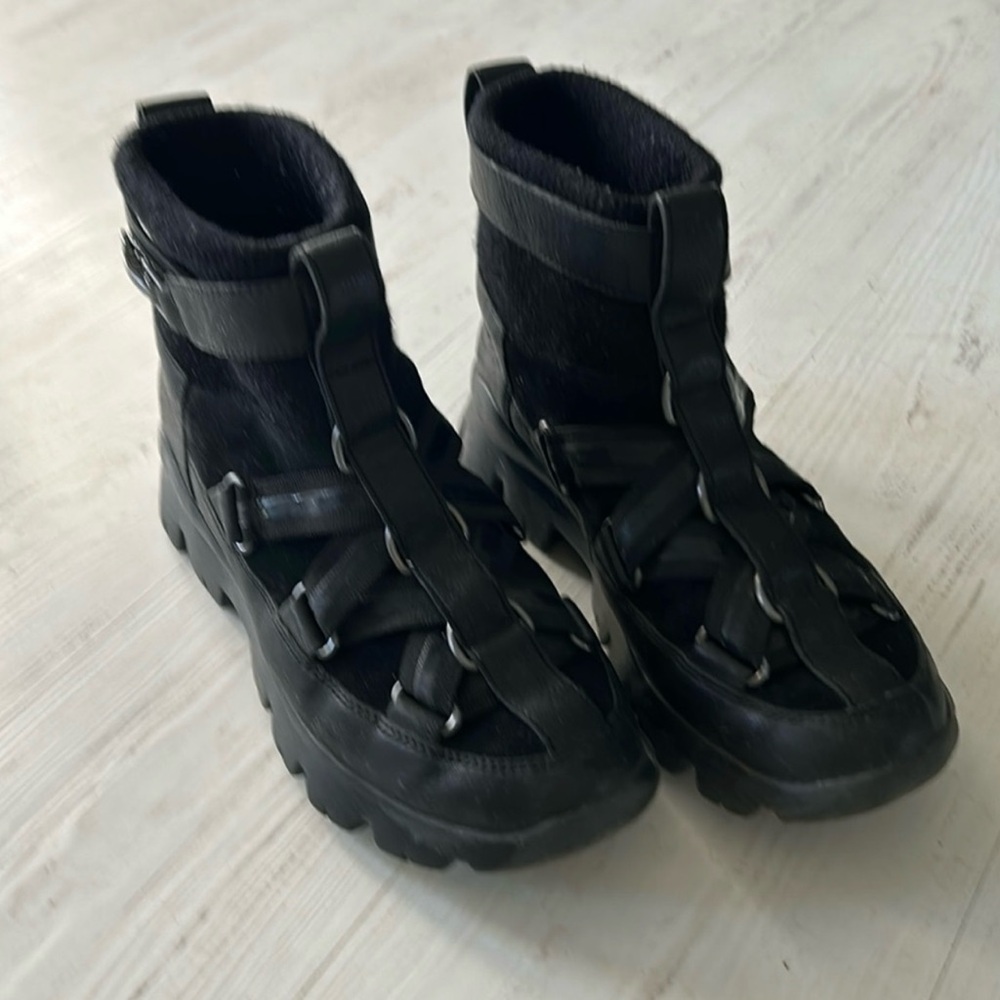 UGG Stylish Black Women's Boots